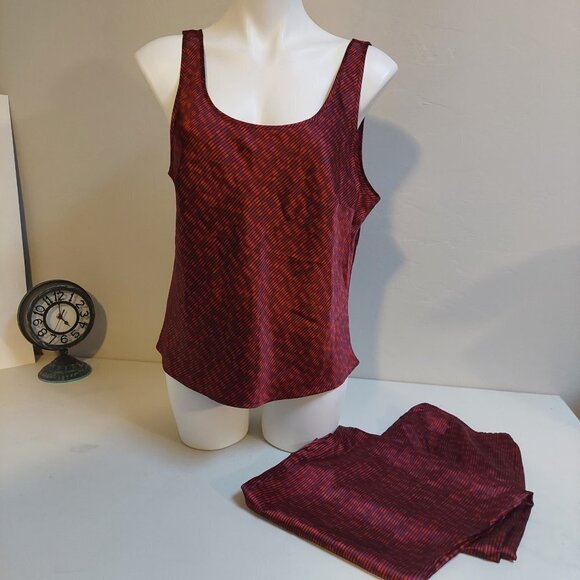 Victoria Secret Red Pijamas Size L Satin Silky Top/ Bottom Set Sleepwear Comfort - Picture 1 of 12